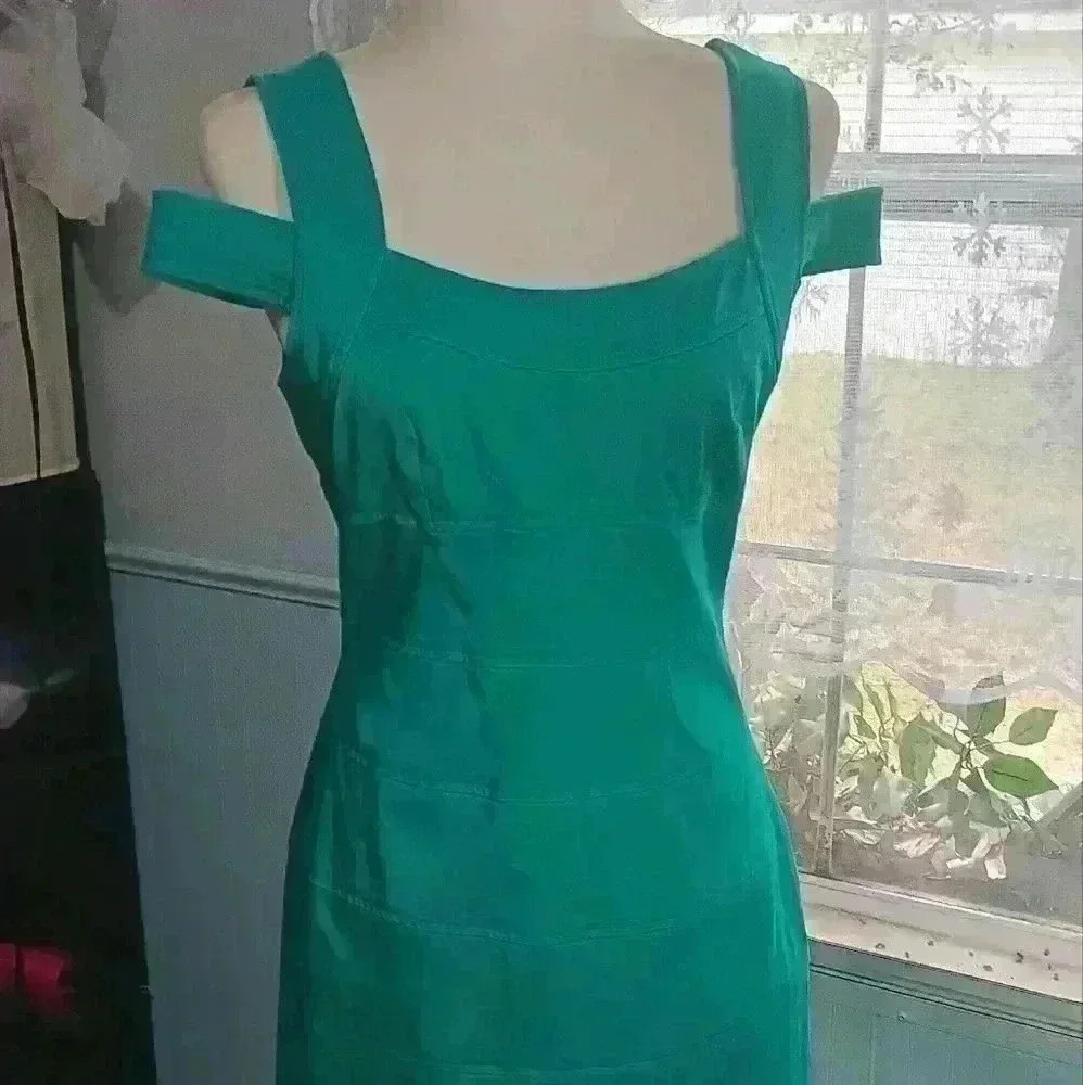 "MAX & CLEO" WOMEN'S "SOPHIE" BANDAGE STYLE DRESS SZ 4